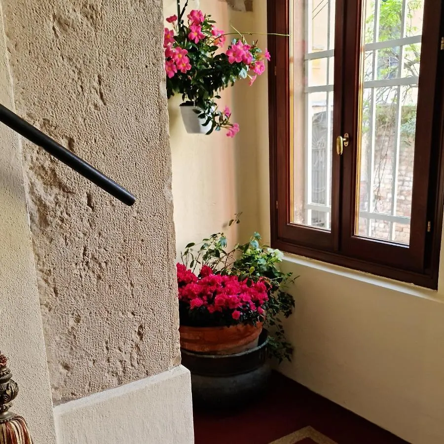 Friendly Venice Suites