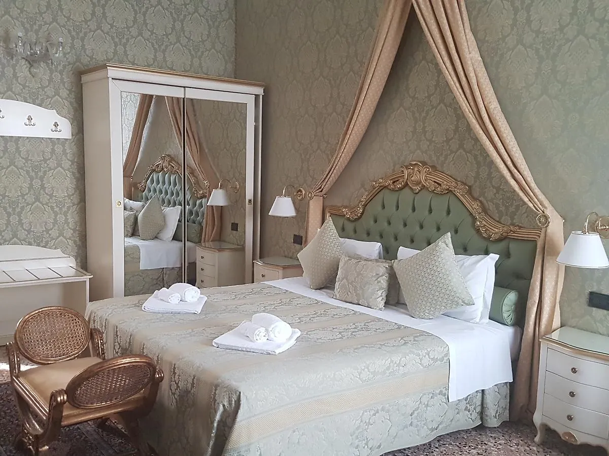 Friendly Venice Suites