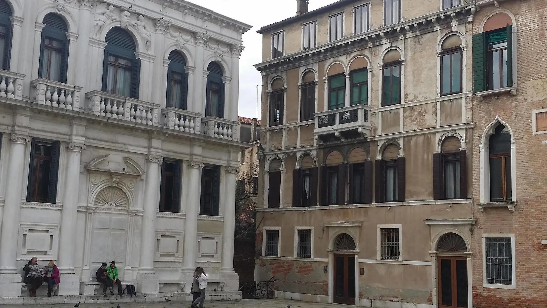 Casa de hóspedes Friendly Venice Suites