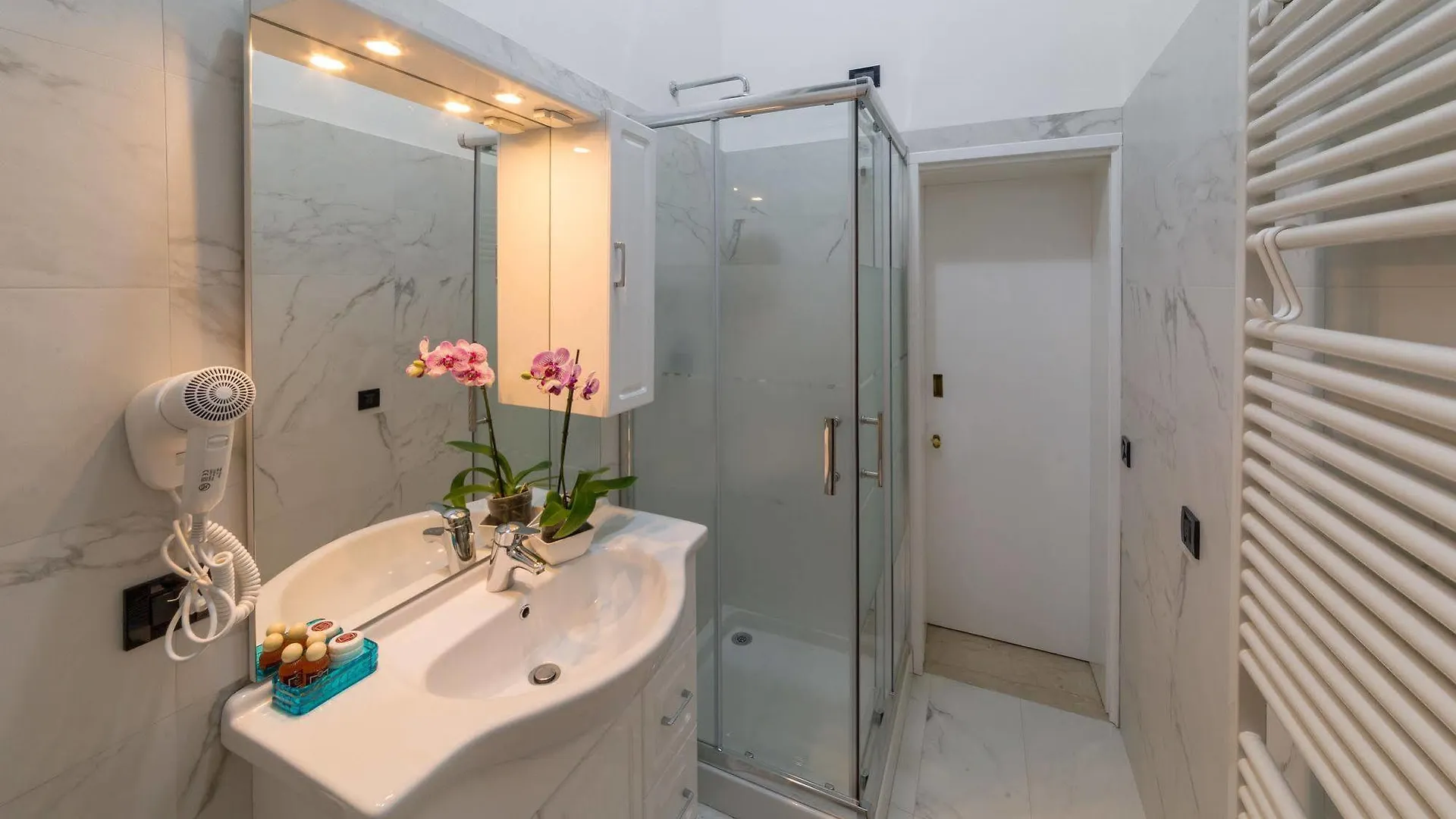 Friendly Venice Suites 2*,