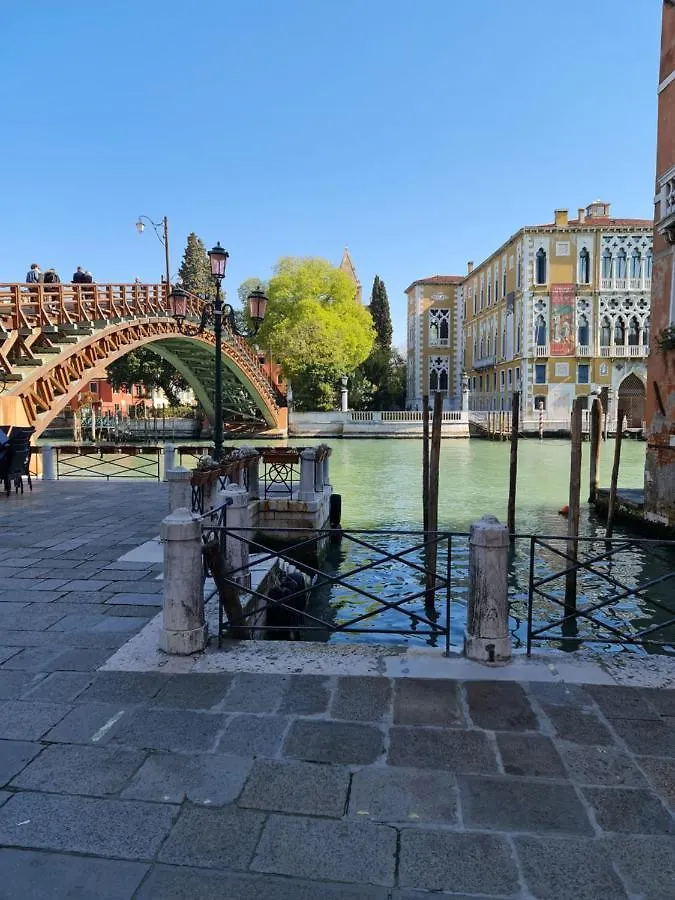 Guest house Friendly Venice Suites