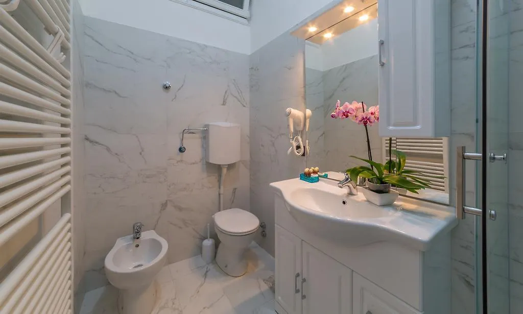 Friendly Venice Suites