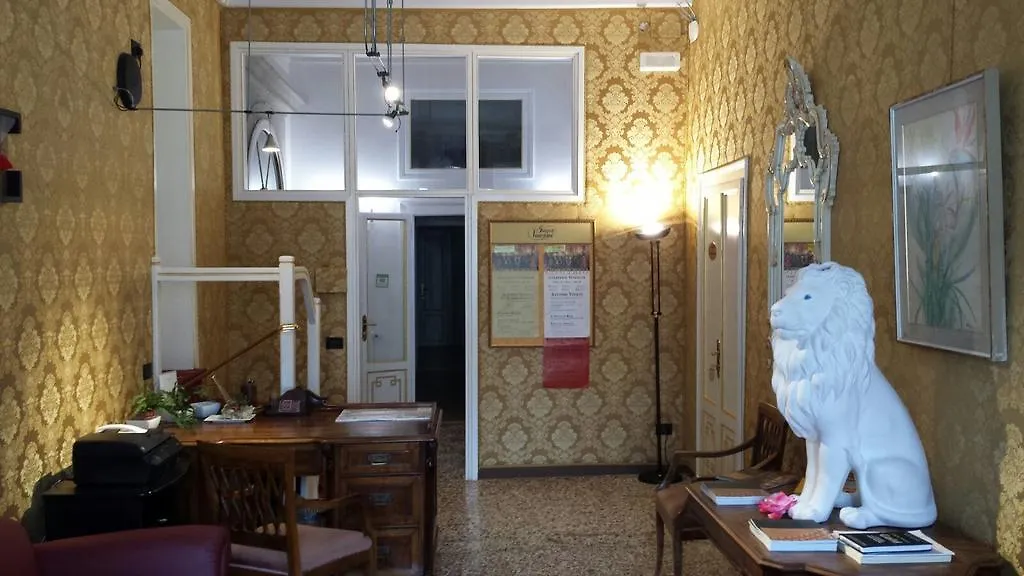 Friendly Venice Suites