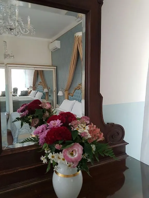 Friendly Venice Suites Guest house