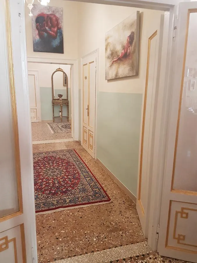 Friendly Venice Suites Guest house