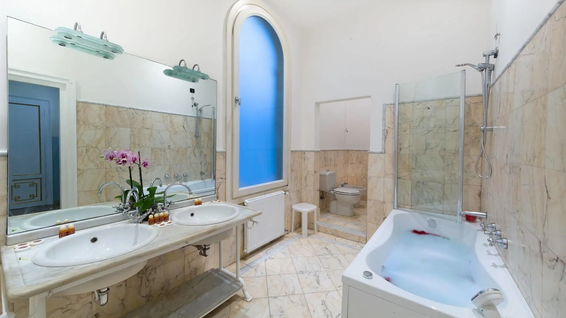 Guest house Friendly Venice Suites