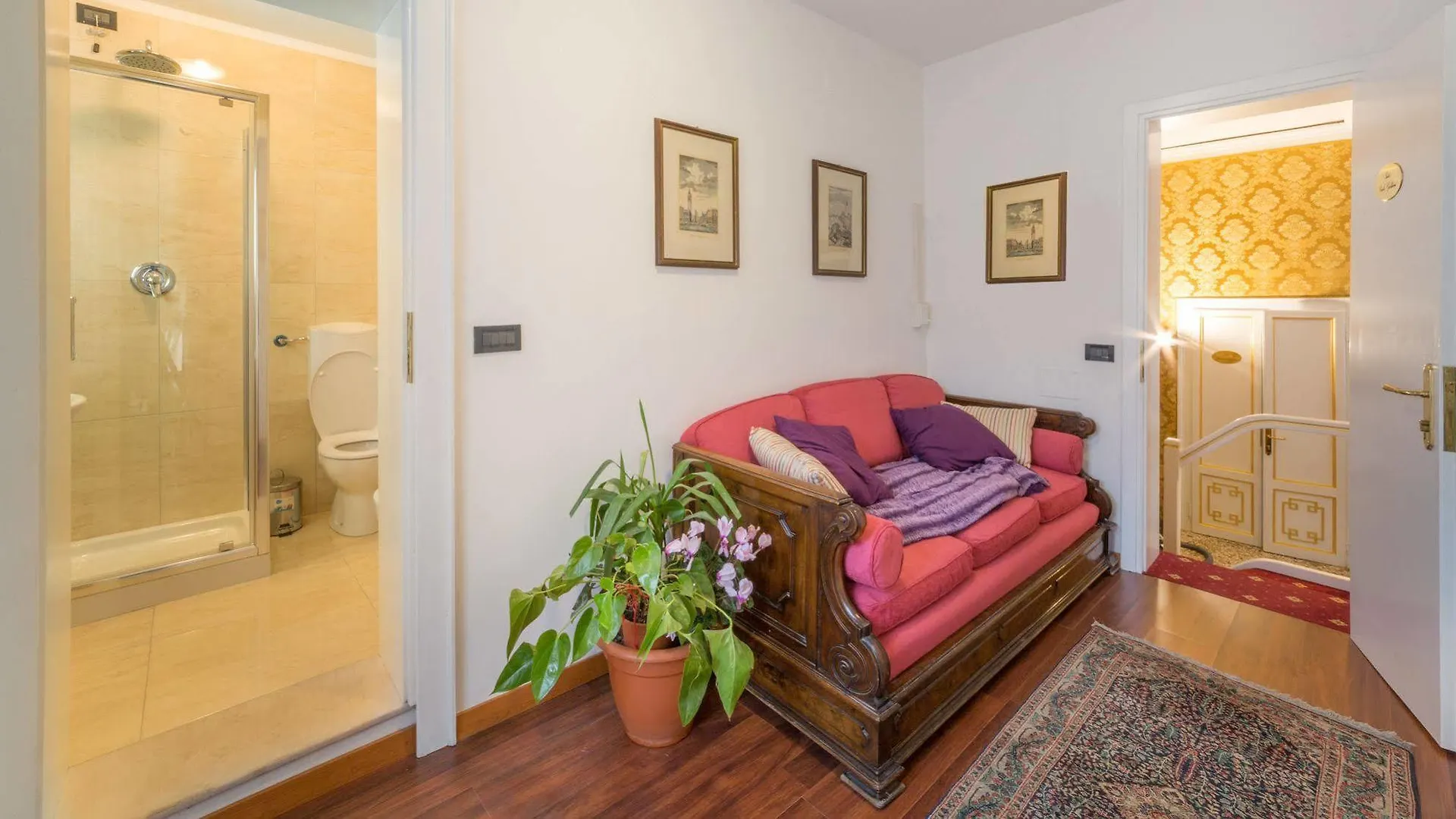Friendly Venice Suites