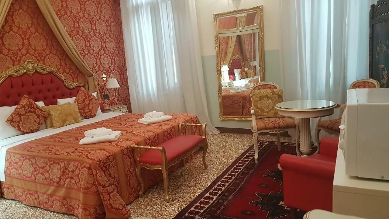 Friendly Venice Suites 2*,